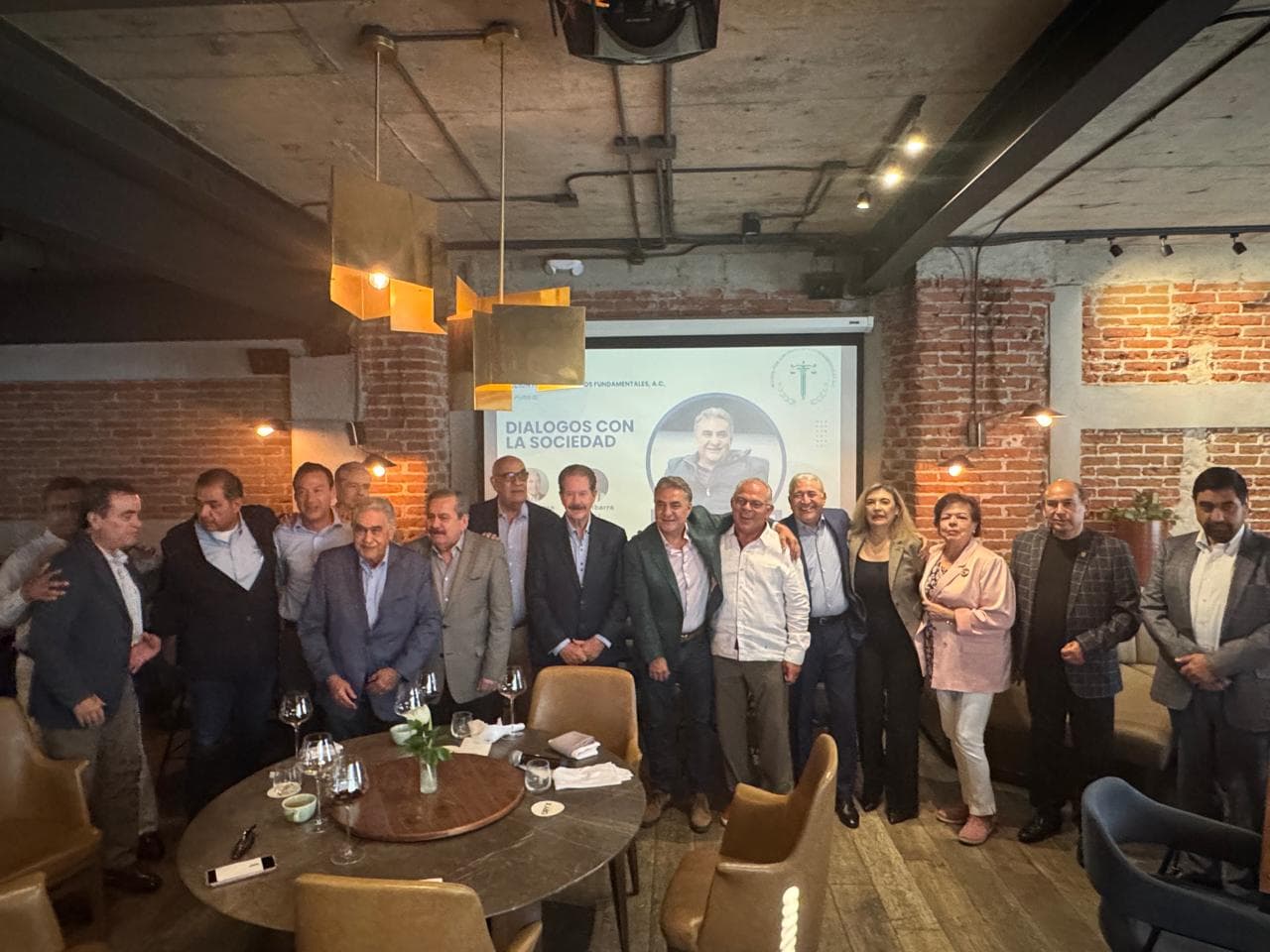 Foto grupal del encuentro Diálogos con la Sociedad